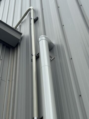 仕上げはラッキングで化粧カバー